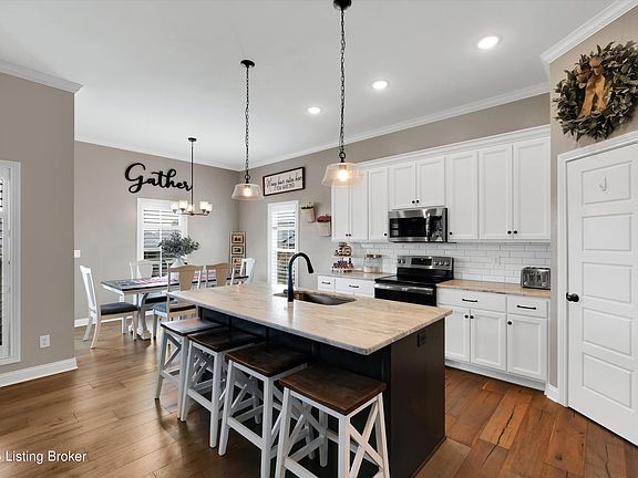 5th image of 354 Williamsburg Dr