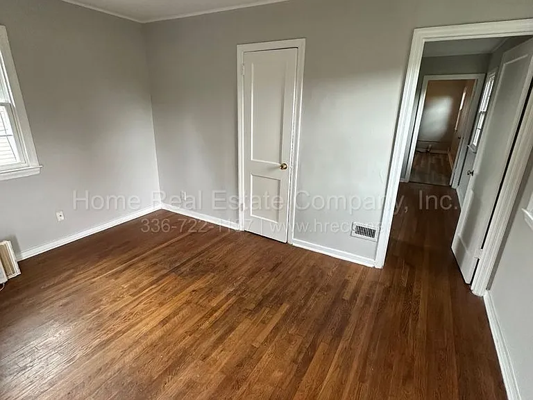 1403 Underwood Ave — Photo 2