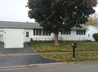 31 Lucena Dr, Rochester, NY 14606