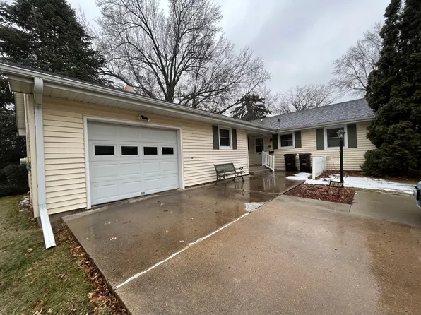 502 Meadow Ln, Morrison, IL 61270