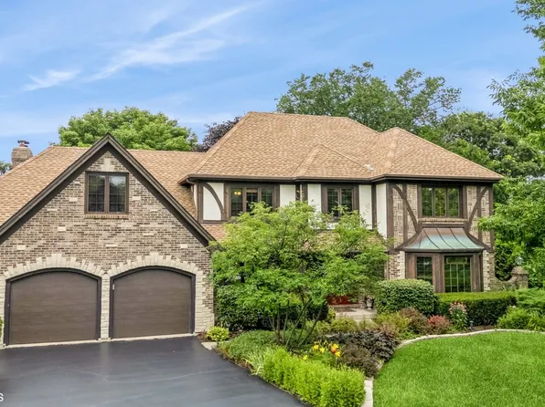 1S520 Swan Lake Ct, Wheaton, IL 60189