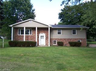 2915 Chaucer Dr NE, Canton, OH