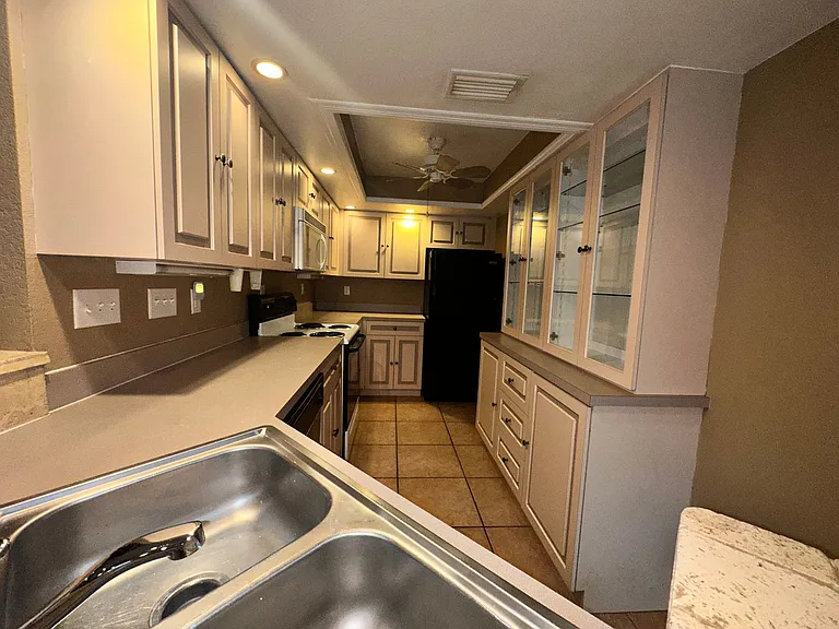2135 Virginia Ave #8 — Photo 10