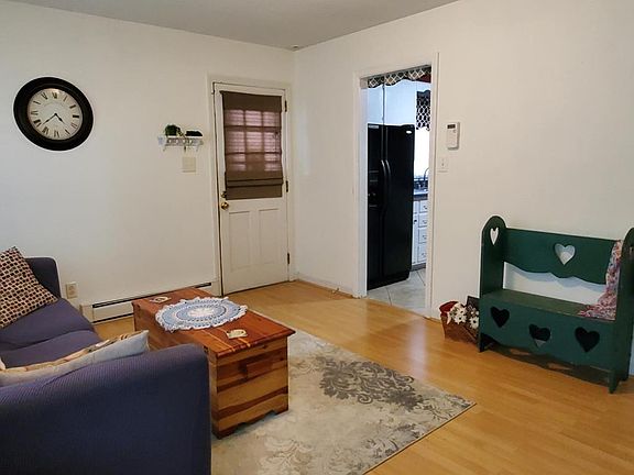 2nd image of 1080 Laurel Ln