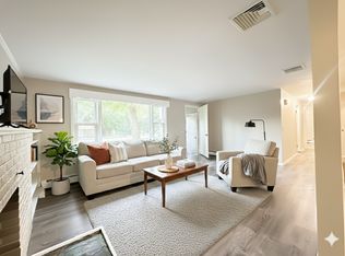 135 S Pierce Rd, East Greenwich, RI 02818