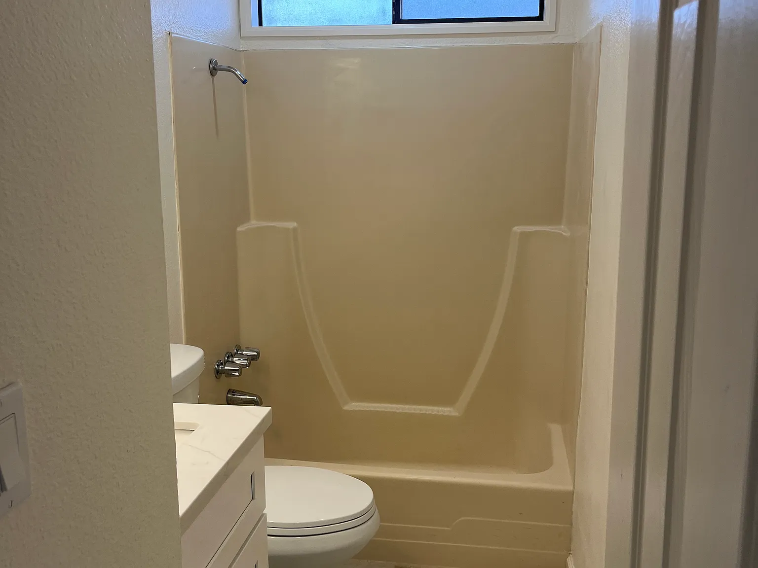 3 bed, 937 sqft, $3,650 — Photo 1