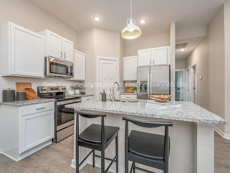 3426 W Angel St — Photo 9