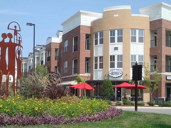 Resturants/salons/coffee shops Walkable in neighborhood