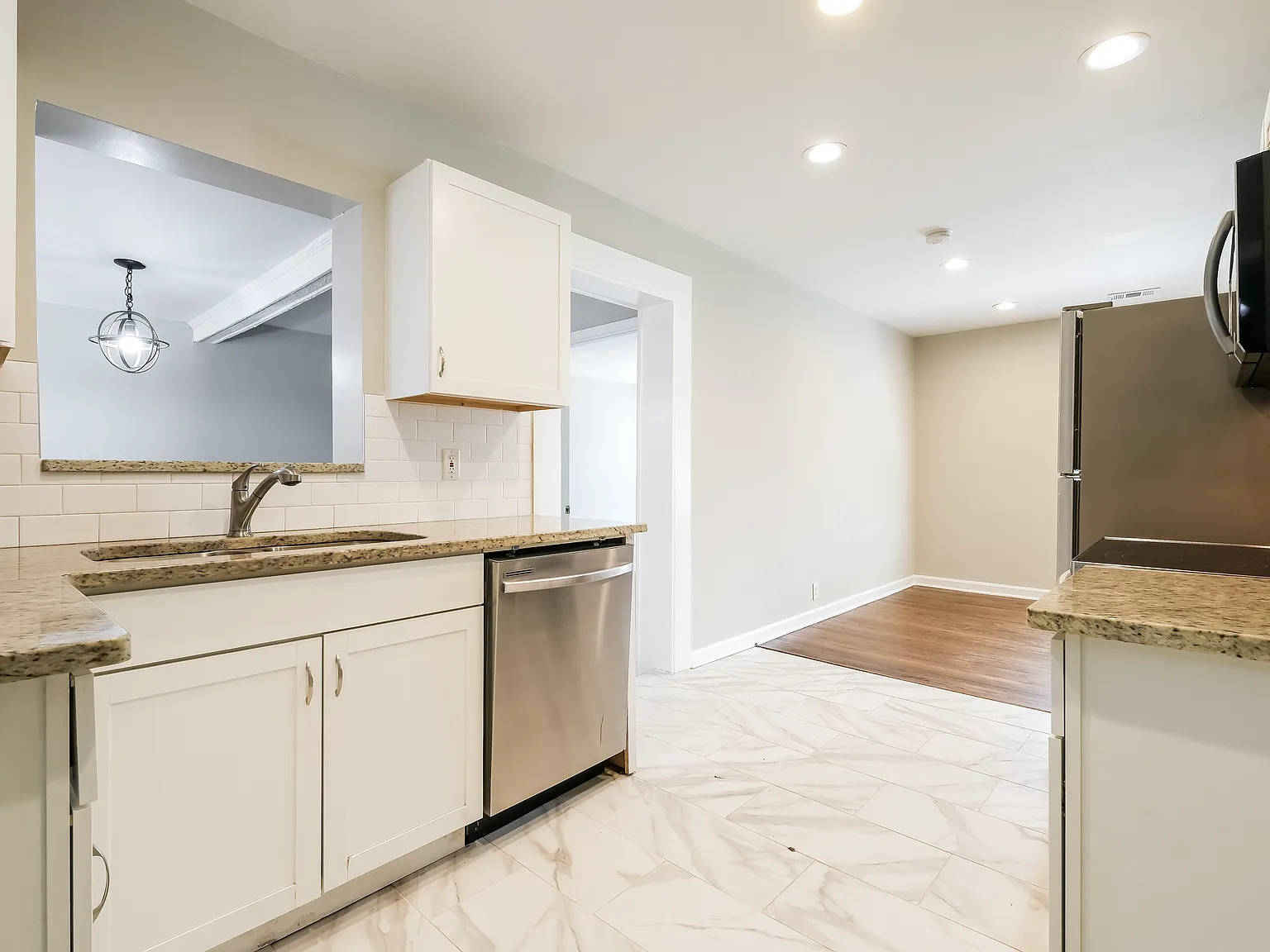 4 bed, 2.0 bath, 1400 sqft, $1,975 — Photo 3