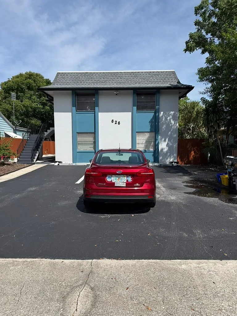 1 bed, 1.0 bath, 871 sqft, $1,750 — Photo 2