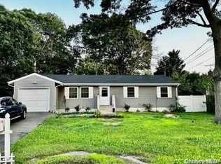 44 Musket Dr, Shirley, NY 11967