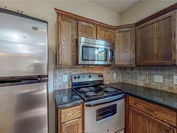 4th image of 821 Avenue B