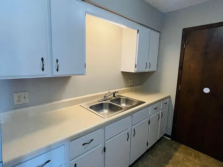 1625 Buttonwood Ct #F — Photo 3
