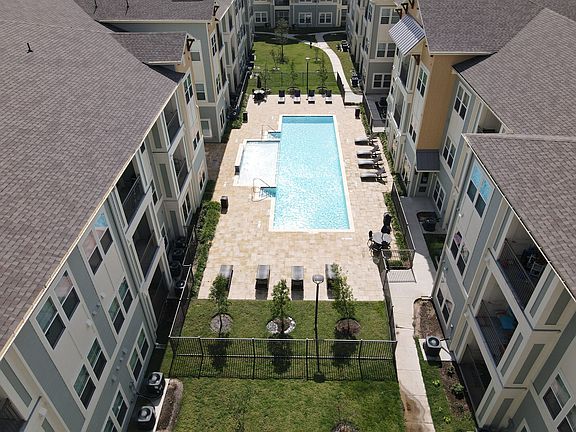 3rd image of 13222 Bammel North Houston Rd #4204