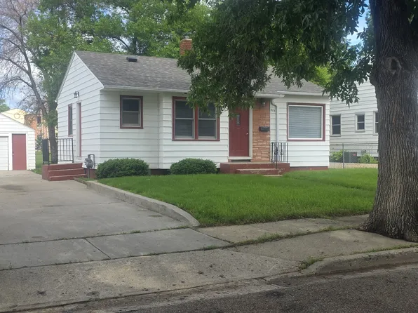 523 14th St NW, Minot, ND 58703