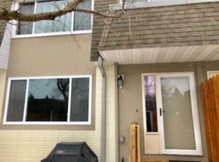 1105 104th St W, Bloomington, MN 55431
