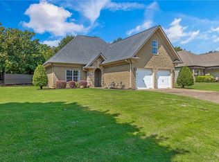 105 Linden Hall Ln, Easley, SC 29640