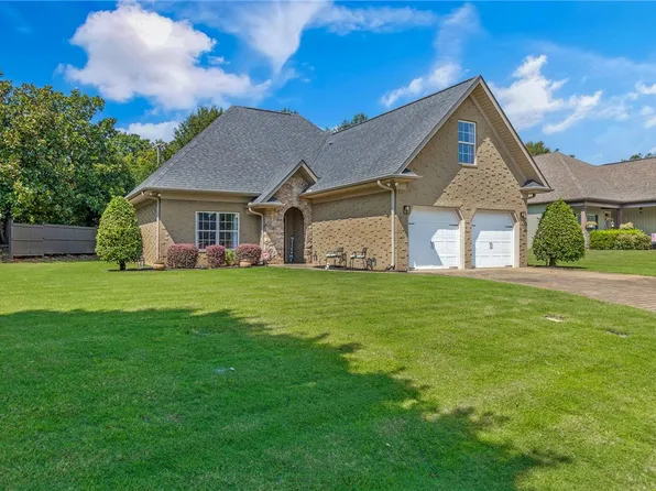 105 Linden Hall Ln, Easley, SC 29640