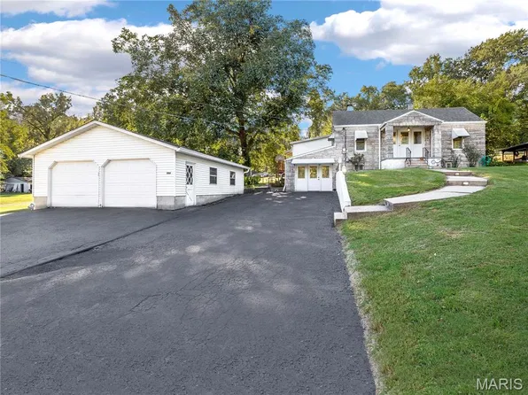 204 Twin Dr, Caseyville, IL 62232