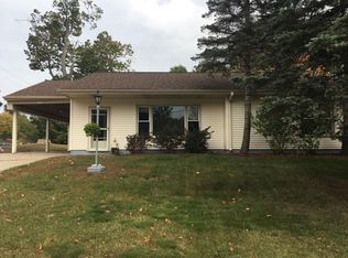 15198 Lakeshore Dr, Grand Haven, MI 49417