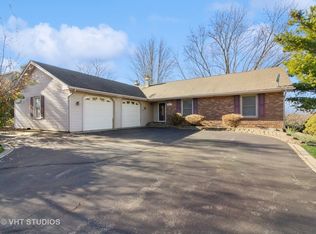 921 S Raddant Rd, Batavia, IL 60510