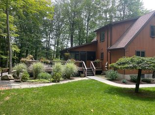 112 Smithview Dr, Greentown, PA 18426