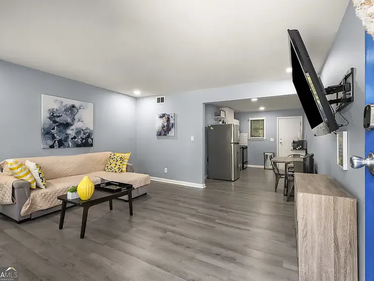 564 Springwoods Dr #1 — Photo 4