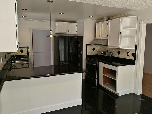 2nd image of 2449 Fisher St
