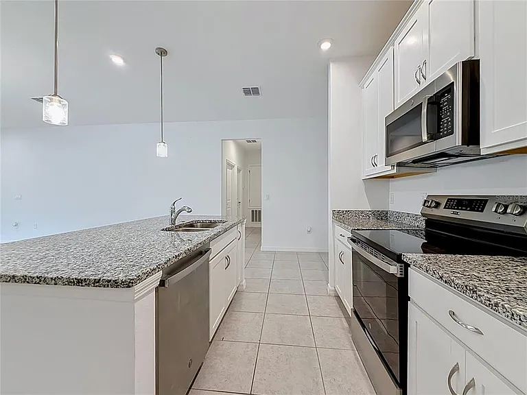 418 Quayside Ave — Photo 9