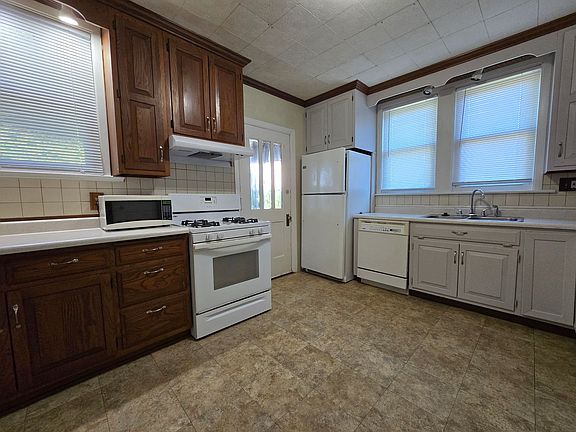 3rd image of 610 N McLean St APT 3