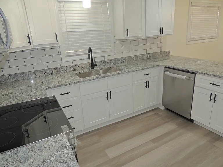 2025 Womble Dr — Photo 4