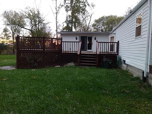 2 story deck off living room