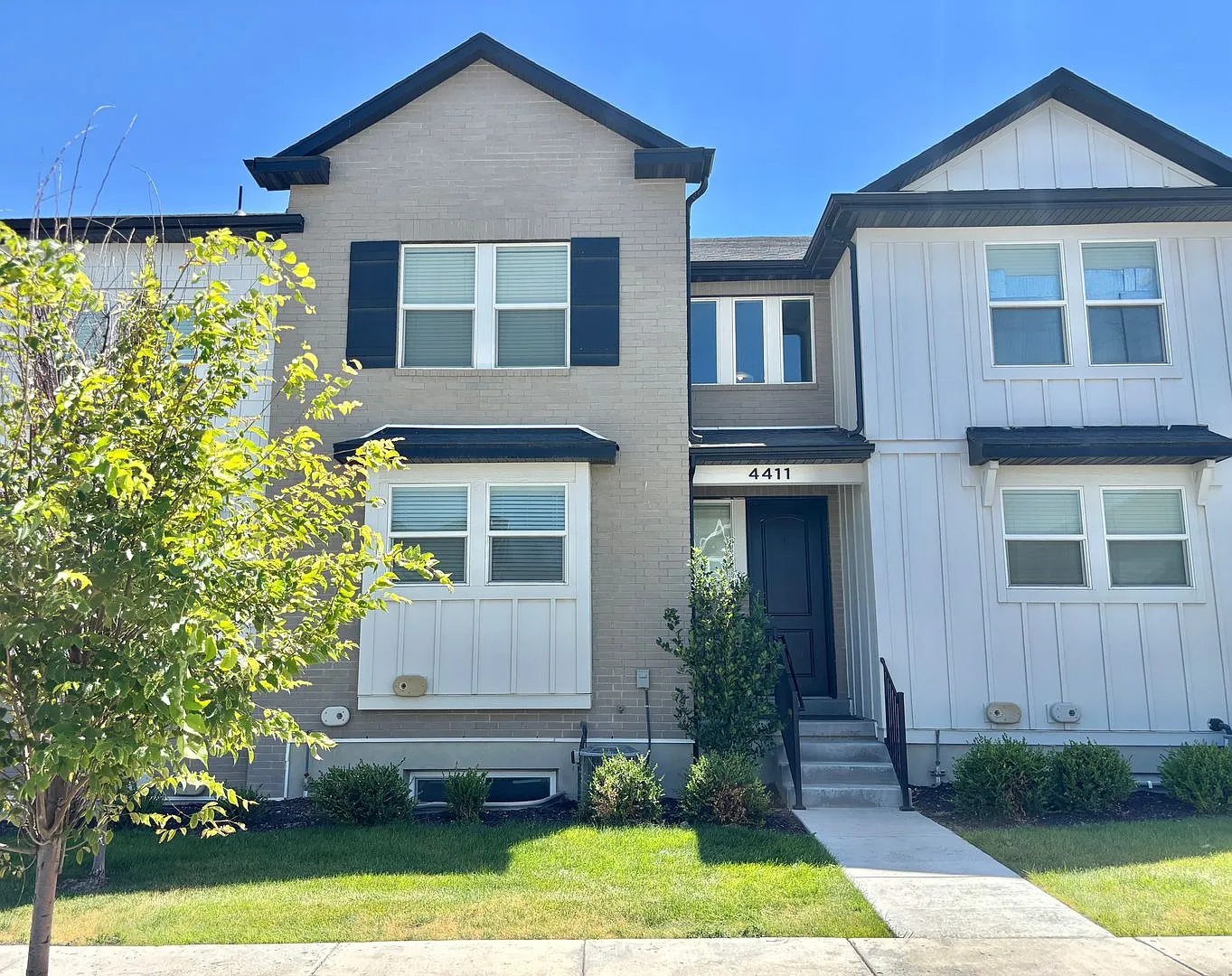 Modern Townhome at Mountain Ridge! — Photo 1