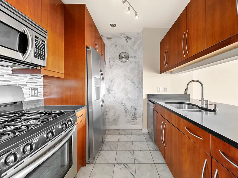 380 Lenox Ave #8F — Photo 8