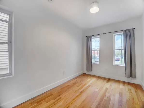 151 Williams Avenue image 11 of 14