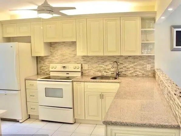 8535 Casa Del Lago #A, Boca Raton, FL 33433