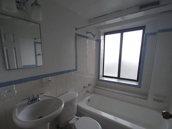 4th image of 5342 Delmar Blvd #10