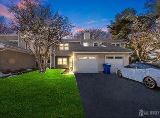 99 Woodmere Dr, Parlin, NJ 08859