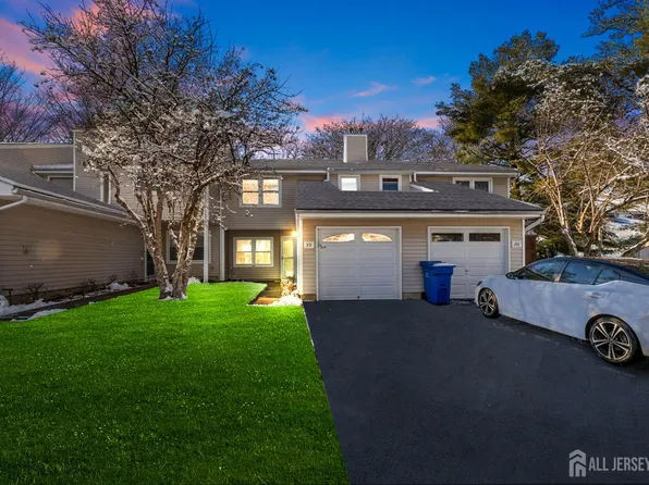 99 Woodmere Dr, Parlin, NJ 08859