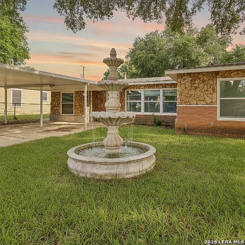 3 bed, 1.0 bath, 1500 sqft, $2,500 — Photo 1
