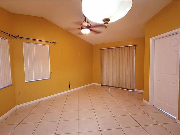 5th image of 3208 Queen Palms Ct
