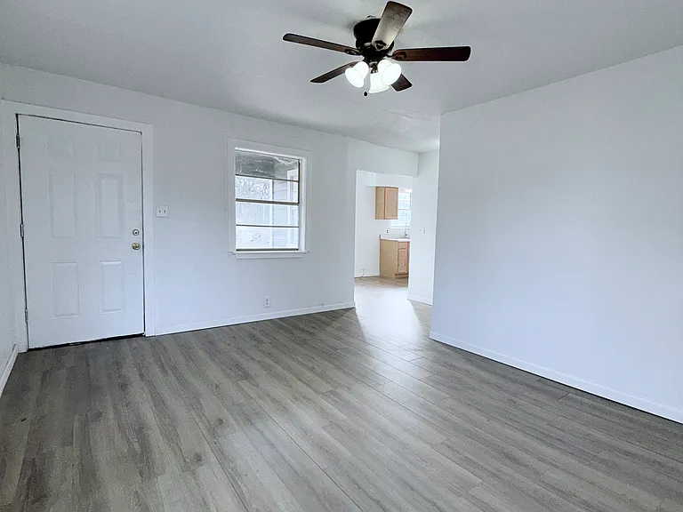 505 E Shepherd St — Photo 8