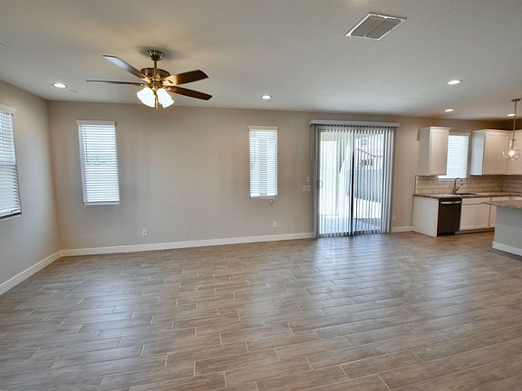 5th image of 11024 W Pierce St