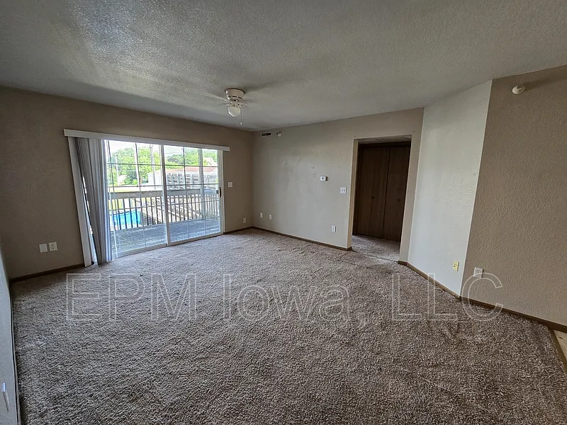 2 bed, 1.0 bath, $895 — Photo 4