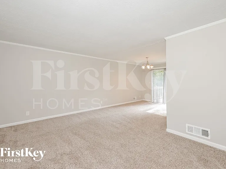 939 Ray Dr NW — Photo 2