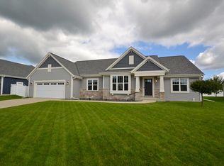 3558 Howell Oaks Dr, Waukesha, WI 53188