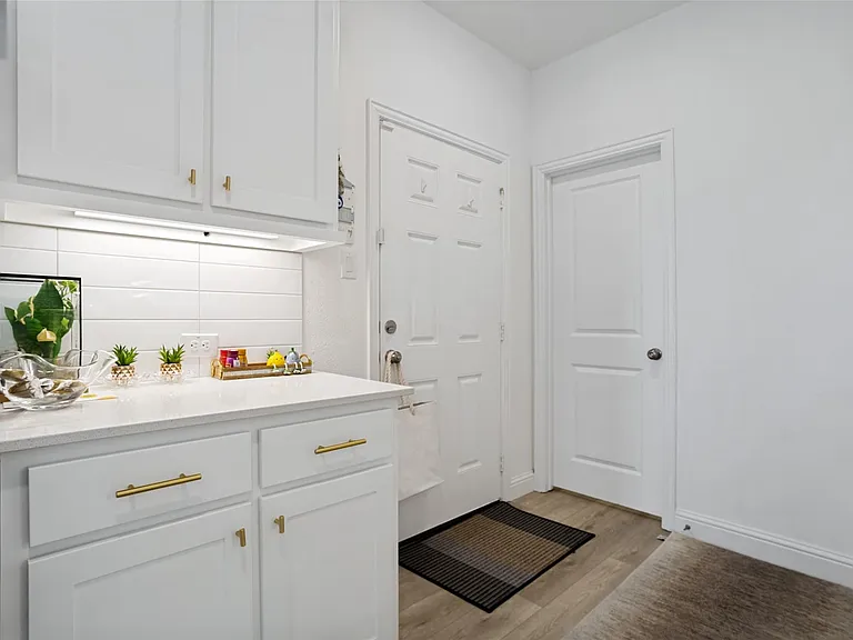 8875 Stablehand Mews — Photo 15