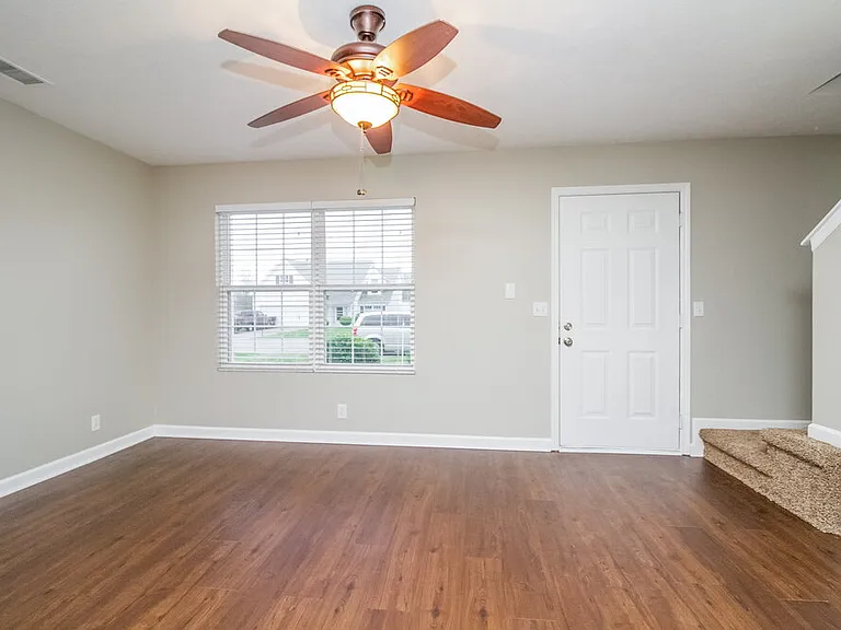 1416 Westview Dr — Photo 2