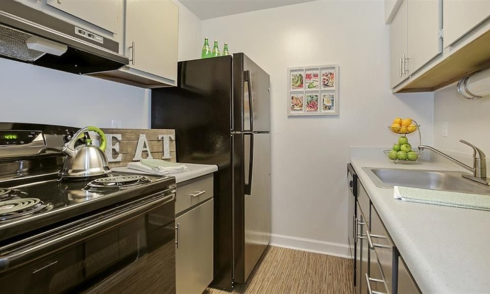 1st image of 13636 Riverway Dr #L
