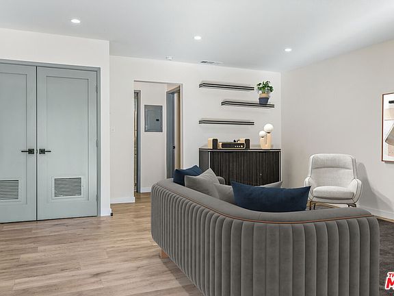 5th image of 2021 N Beachwood Dr APT 6